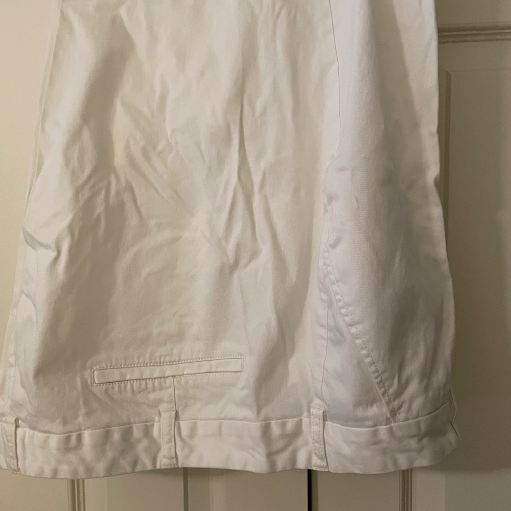 Lands’ End white cotton capris.